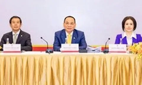 Tỉ phú Phạm Nhật Vượng: Ai có tiền cũng mua vàng cất, xã hội không có vốn phát triển