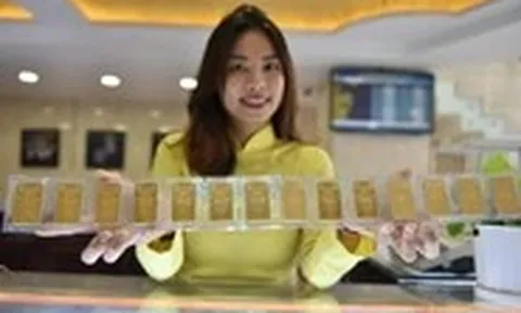 Giá vàng thế giới giảm, SJC giảm theo nhưng vẫn chênh lệch 20 triệu đồng/lượng