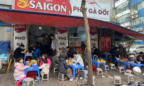 Quán phở gà đồi nổi tiếng ở Hà Nội bị xử phạt