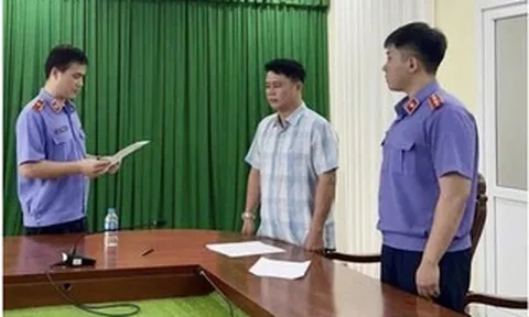 Vụ nữ sinh tử vong ở Vĩnh Long: Từ việc không khởi tố vụ án đến nhiều cán bộ bị khởi tố