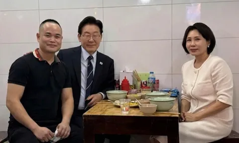 Chủ quán phở Hà Nội kể 25 phút đón Tổng thống Hàn Quốc và phu nhân