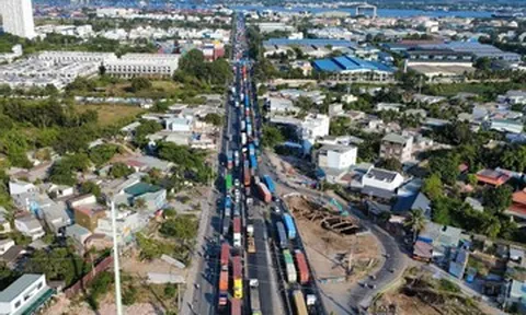 Xe cá nhân 'rồng rắn' rời TPHCM dịp nghỉ lễ, ùn ứ cả hai cửa ngõ Đông - Tây