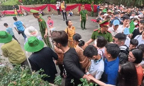 Biển người trẩy hội Đền Hùng, cảnh sát căng mình điều tiết, phân luồng