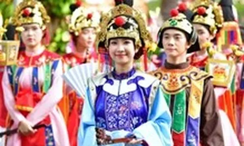 Cả ngàn người trình diễn cổ phục lễ Quốc Tổ Hùng Vương ở Thảo cầm viên