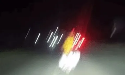 Hai chị em nữ sinh cấp cứu khẩn, CSGT lập tức dùng xe đặc chủng dẫn đường