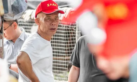 Cảnh báo ngộ độc khi tự làm lẩu gà 'đuổi khách' ở Trung Quốc