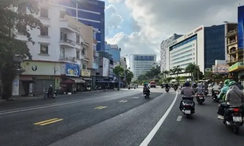 Sau 'phẫu thuật' xoá 3km dải phân cách, đường Cộng Hòa vận hành giao thông 3 chiều ra sao?