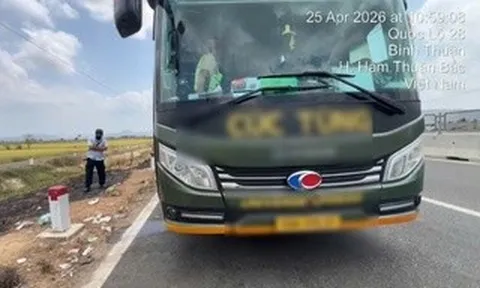 CLIP: Xe khách nhồi nhét người, tài xế và doanh nghiệp bị phạt gần 100 triệu đồng