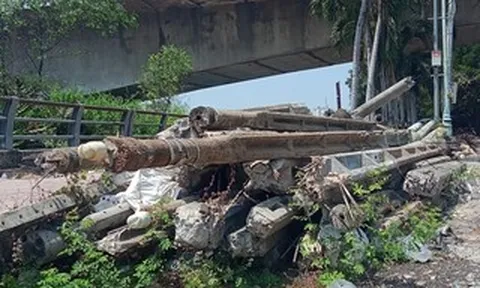 Trụ điện chiếm vỉa hè