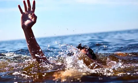 Đi tắm suối gần nhà, 2 cháu bé tử vong