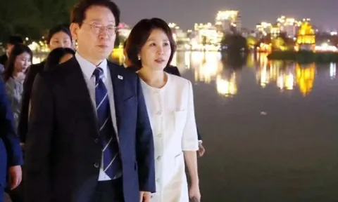 Chủ quán bánh xèo Hà Nội bất ngờ đón Tổng thống Hàn Quốc và phu nhân