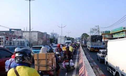 Cửa ngõ TPHCM đông đúc xe cộ sau lễ Giỗ Tổ Hùng Vương