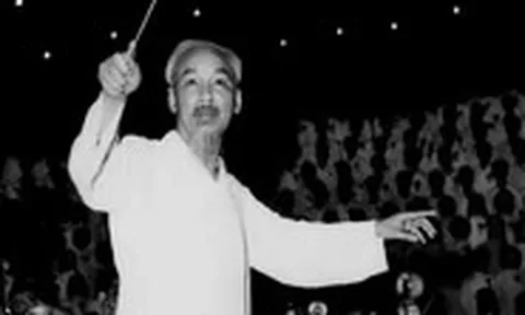 Nhìn lại ‘51 năm bản hùng ca đất nước’ qua những bức ảnh xúc động