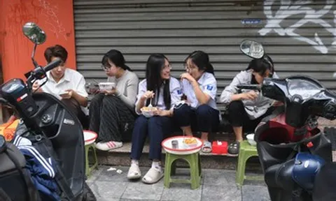 Muôn kiểu thích nghi đến đối phó sau dọn dẹp vỉa hè ở trung tâm Hà Nội