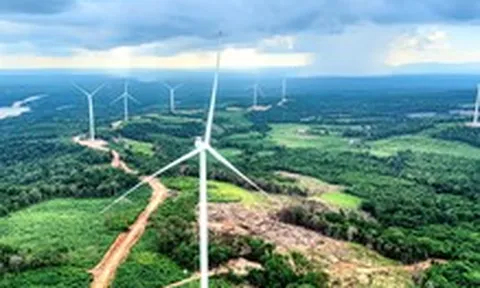 Thủ tướng: Tăng mua điện từ Lào và Trung Quốc, phát triển nhà máy phát điện nổi khi cấp bách