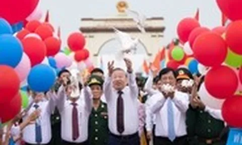 Tổng Bí thư, Chủ tịch nước Tô Lâm thả chim bồ câu hòa bình tại di tích Hiền Lương