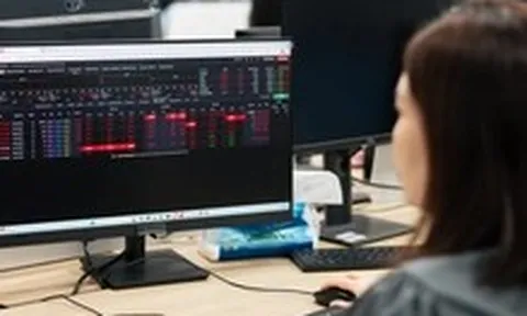 Cổ phiếu trụ suy yếu, VN-Index 'đánh rơi' 21 điểm trước kỳ nghỉ lễ