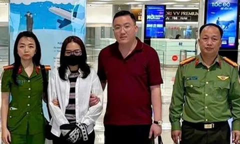 Bắt giữ nguyên nữ cán bộ bị truy nã đặc biệt ngay khi vừa về tới Nội Bài