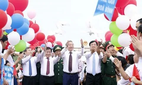 Tổng Bí thư, Chủ tịch nước Tô Lâm dự Lễ Thượng cờ "Thống nhất non sông" ở Quảng Trị