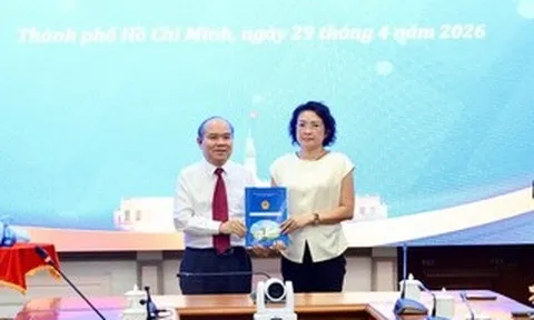 TPHCM: trao quyết định thôi việc theo nguyện vọng cho 2 Phó Giám đốc Sở