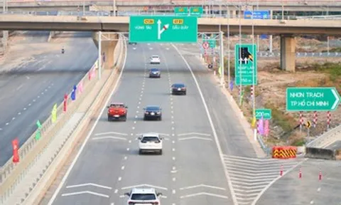 Ngày đầu thông xe 37km cao tốc Biên Hòa - Vũng Tàu: Tài xế khen đường êm, đẹp