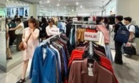 Dịp lễ 30-4: người dân TP.HCM không đi xa, dành tiền vào trung tâm thương mại 'săn sale'