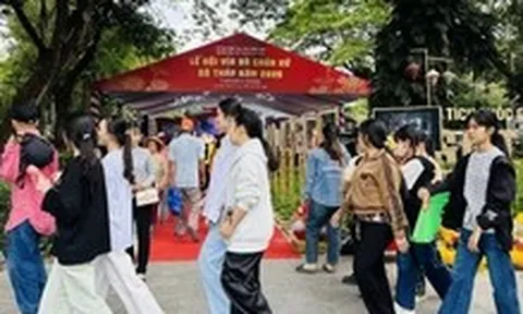 Hàng ngàn người dân về Di tích quốc gia Gò Tháp dự lễ hội Vía Bà