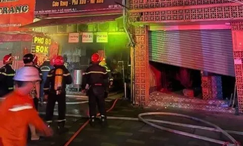 Cháy nhà ở trung tâm TPHCM, cụ ông 92 tuổi cùng ba phụ nữ được giải cứu
