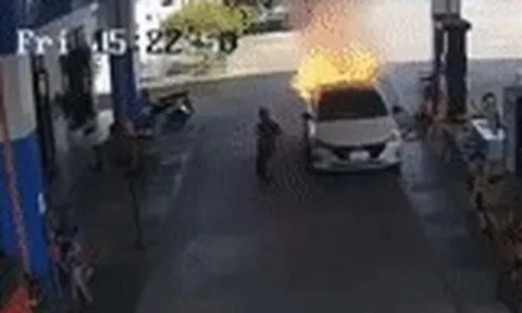 Nhân chứng vụ cháy ô tô, 2 thiếu niên tử vong: Không biết trong xe có người mắc kẹt