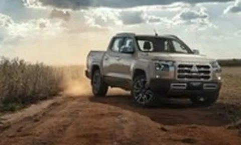 Mitsubishi Triton thêm bản 'nông dân đại gia': Nội thất da, chỉ có 300 chiếc, phiên bản giá cao nhất