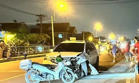 Ô tô lấn làn tông xe máy trên cầu, cha tử vong, con trai nguy kịch