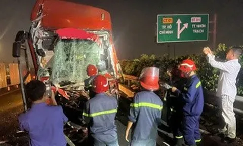 Tai nạn xe khách nghiêm trọng trên đường cao tốc TPHCM - Long Thành - Dầu Giây