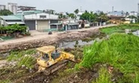 2,7km vành đai 2 TP.HCM tái khởi động, máy móc rầm rộ sau hơn 5 năm chờ đợi
