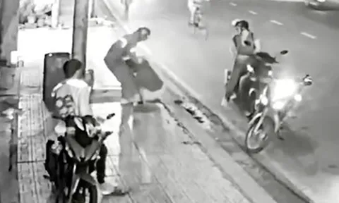 Nghi ghen tuông, tài xế xe công nghệ chặn đánh người giữa phố ở TPHCM