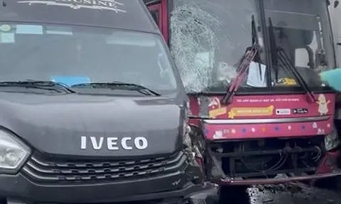 4 ô tô tông liên hoàn trên cao tốc Nội Bài - Lào Cai