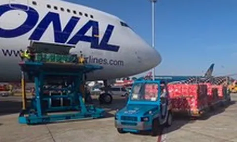 Ông chủ siêu thị LuLu trực tiếp chỉ đạo chuyến bay vận chuyển nông sản Việt Nam sang UAE