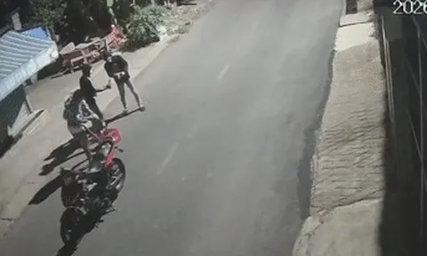 Công an truy tìm nhóm thanh niên giữa đêm ném 'bom xăng' vào nhà dân