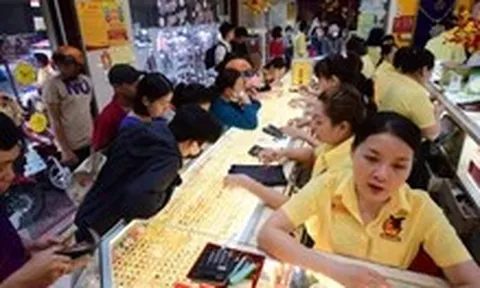 Đọc nhanh 13-5: Giá dầu vọt lên, vàng bạc vẫn tăng mạnh, chứng khoán ra sao?