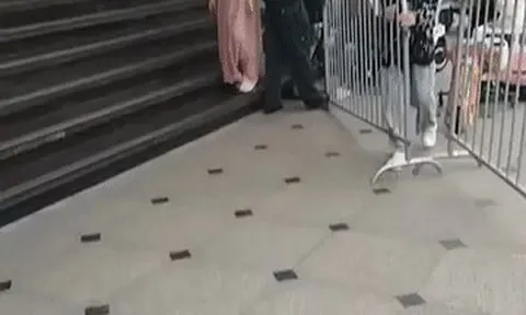 Hai phường lên tiếng về clip gây tranh cãi ở phố đi bộ hồ Hoàn Kiếm