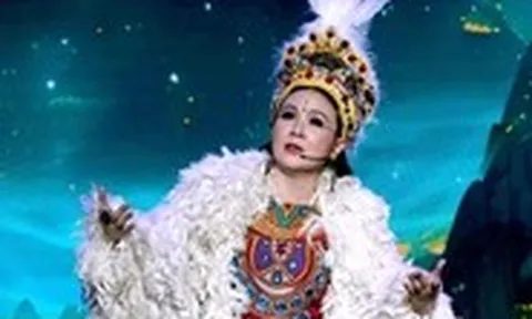 Thanh Ngân và hai cô đào hát