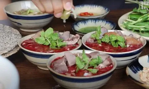 31 người nghi ngộ độc thực do ăn tiết canh vịt