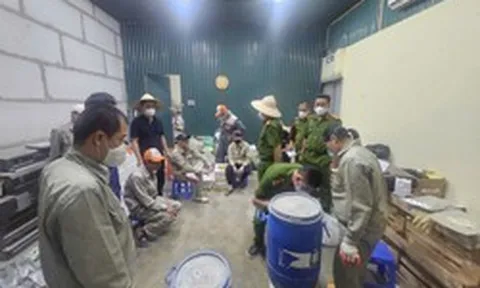 Khám xét khẩn cấp nơi làm việc của Nguyễn Thanh Bình, thu giữ 180 bao hoá chất ghi chữ "Toxic 6"
