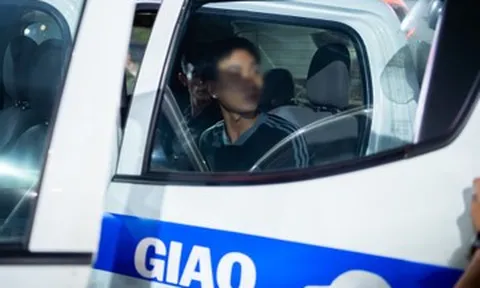 Mẹ bàng hoàng biết con trai dùng cần sa khi CSGT kiểm tra tại chợ Bình Điền