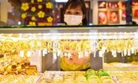 Đang tăng mạnh, vì sao giá vàng và giá bạc bỗng giảm sâu?