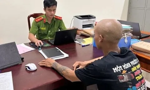 Triệu tập người đàn ông dọa đánh mẹ, phát trực tiếp lên mạng xã hội