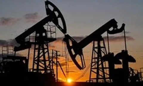 Đọc nhanh 18-5: Giá dầu vượt 110 USD/thùng, vàng 'chao đảo', VN-Index nối dài chuỗi tăng 7 tuần