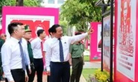 Hơn 350 tranh, ảnh tư liệu quý tái hiện hành trình cứu nước của Bác Hồ