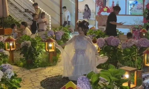 Quán cà phê 'múa tiên nữ' hút khách tại Bắc Ninh