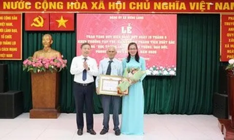 TPHCM: Trao Huy hiệu Đảng, tuyên dương điển hình học Bác