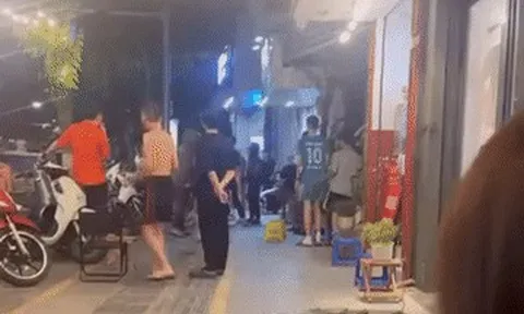 Tạm giữ 7 đối tượng vụ 2 nhóm thanh niên ẩu đả, cô gái gục trên vỉa hè ở Hà Nội